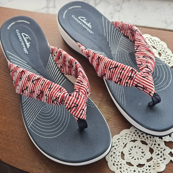 Brand NEW Clarks Cloudsteppers Women's Red and Black Sandals SZ 12 - Picture 1 of 10